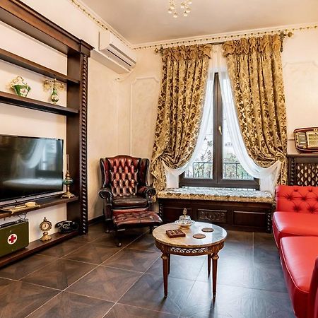 Private Museum Apartment With Antique Decor Boekarest Buitenkant foto