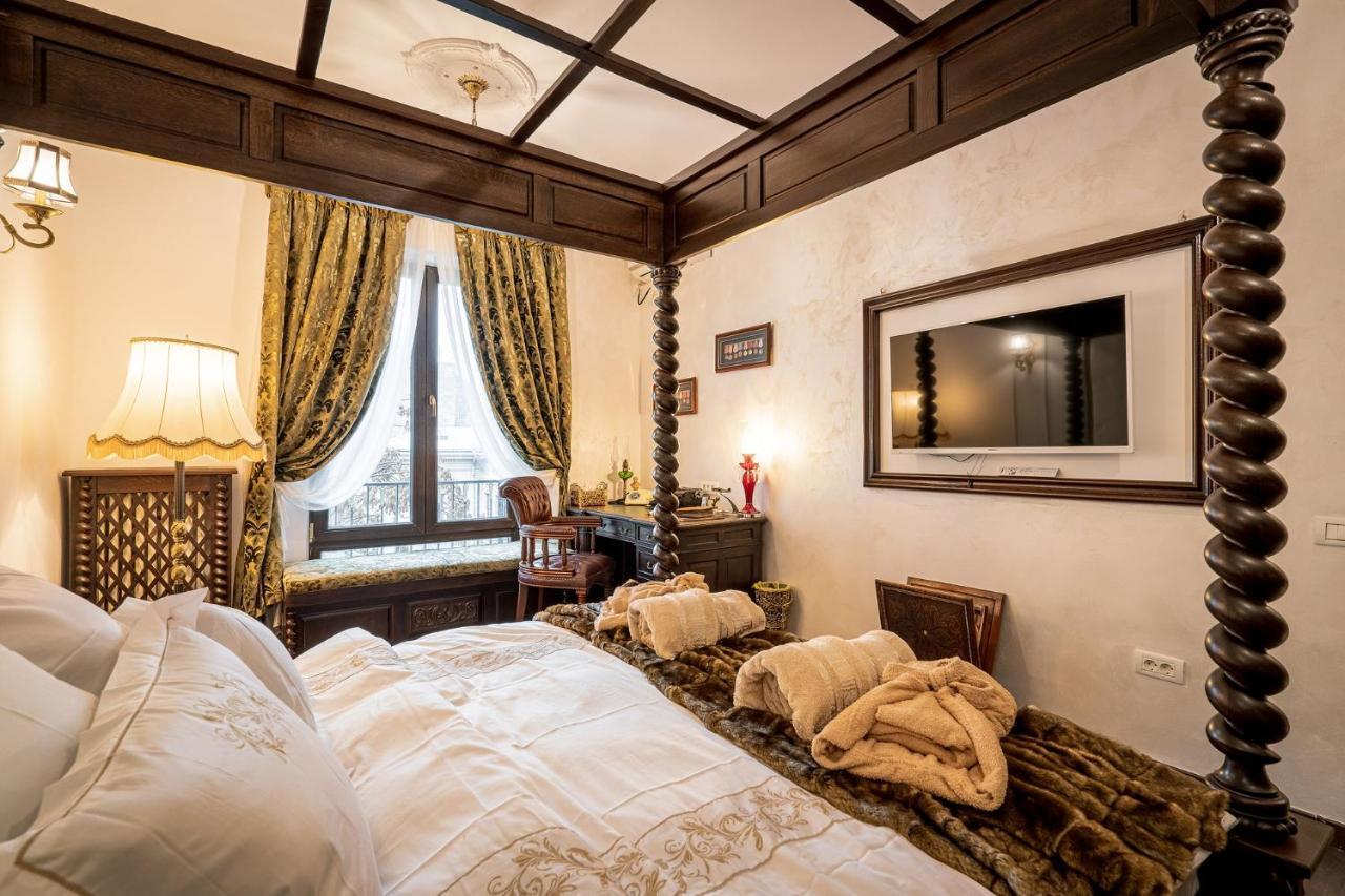 Private Museum Apartment With Antique Decor Boekarest Buitenkant foto