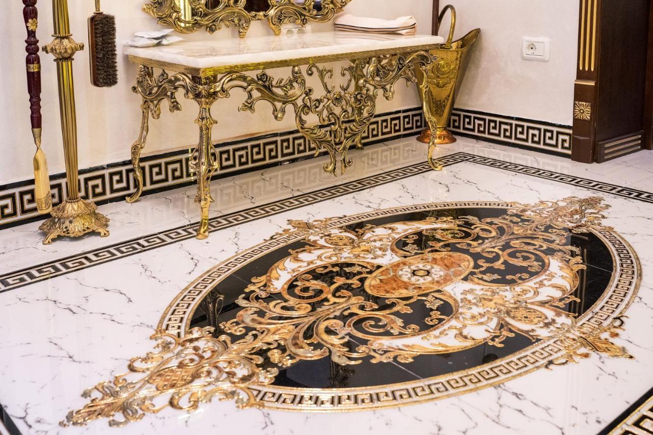 Private Museum Apartment With Antique Decor Boekarest Buitenkant foto