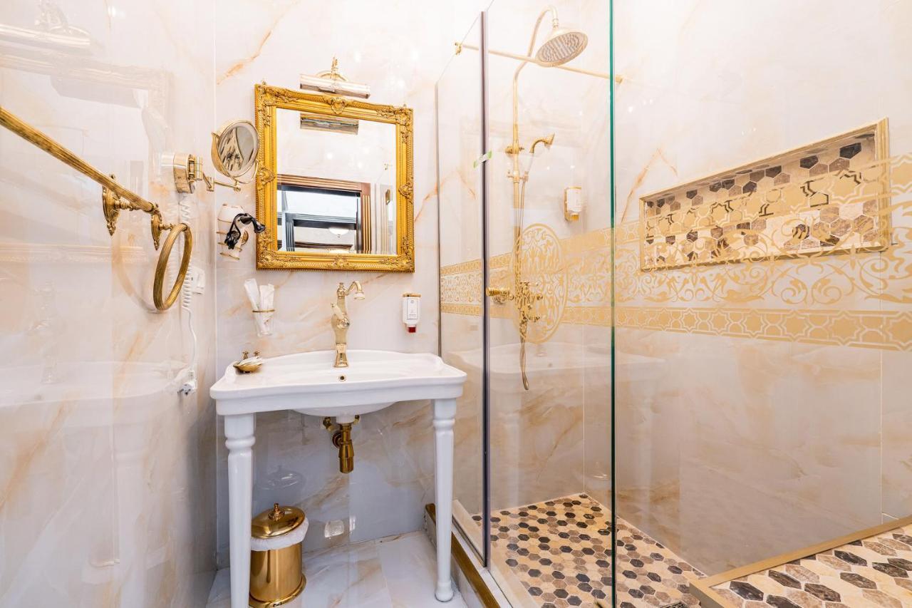 Private Museum Apartment With Antique Decor Boekarest Buitenkant foto