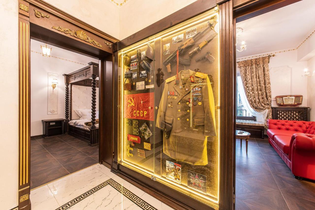 Private Museum Apartment With Antique Decor Boekarest Buitenkant foto