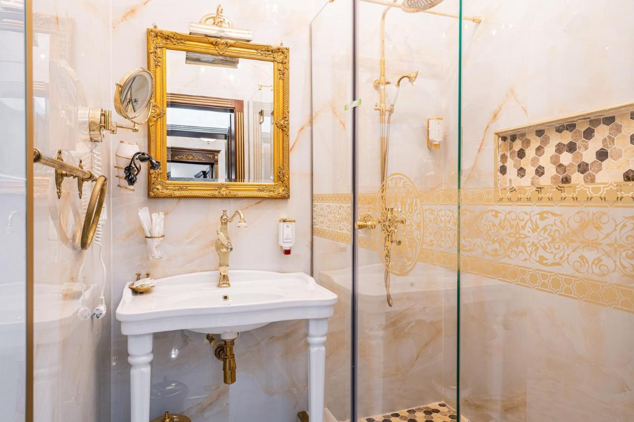Private Museum Apartment With Antique Decor Boekarest Buitenkant foto