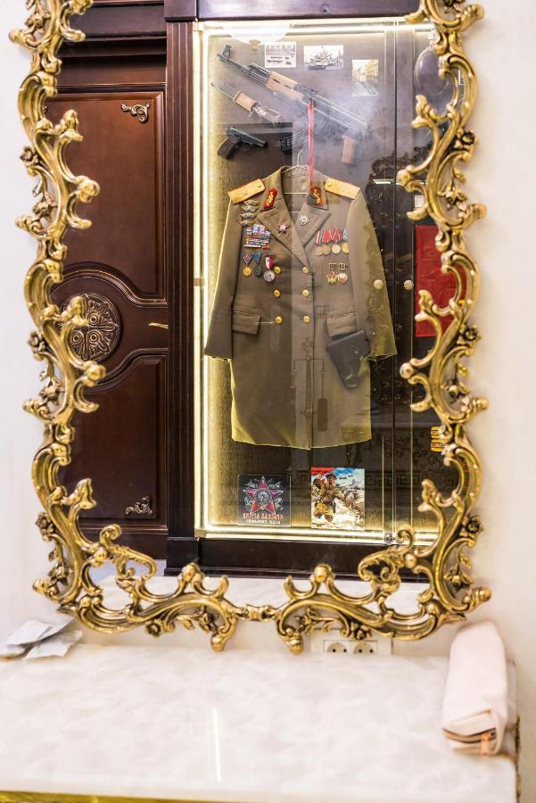 Private Museum Apartment With Antique Decor Boekarest Buitenkant foto