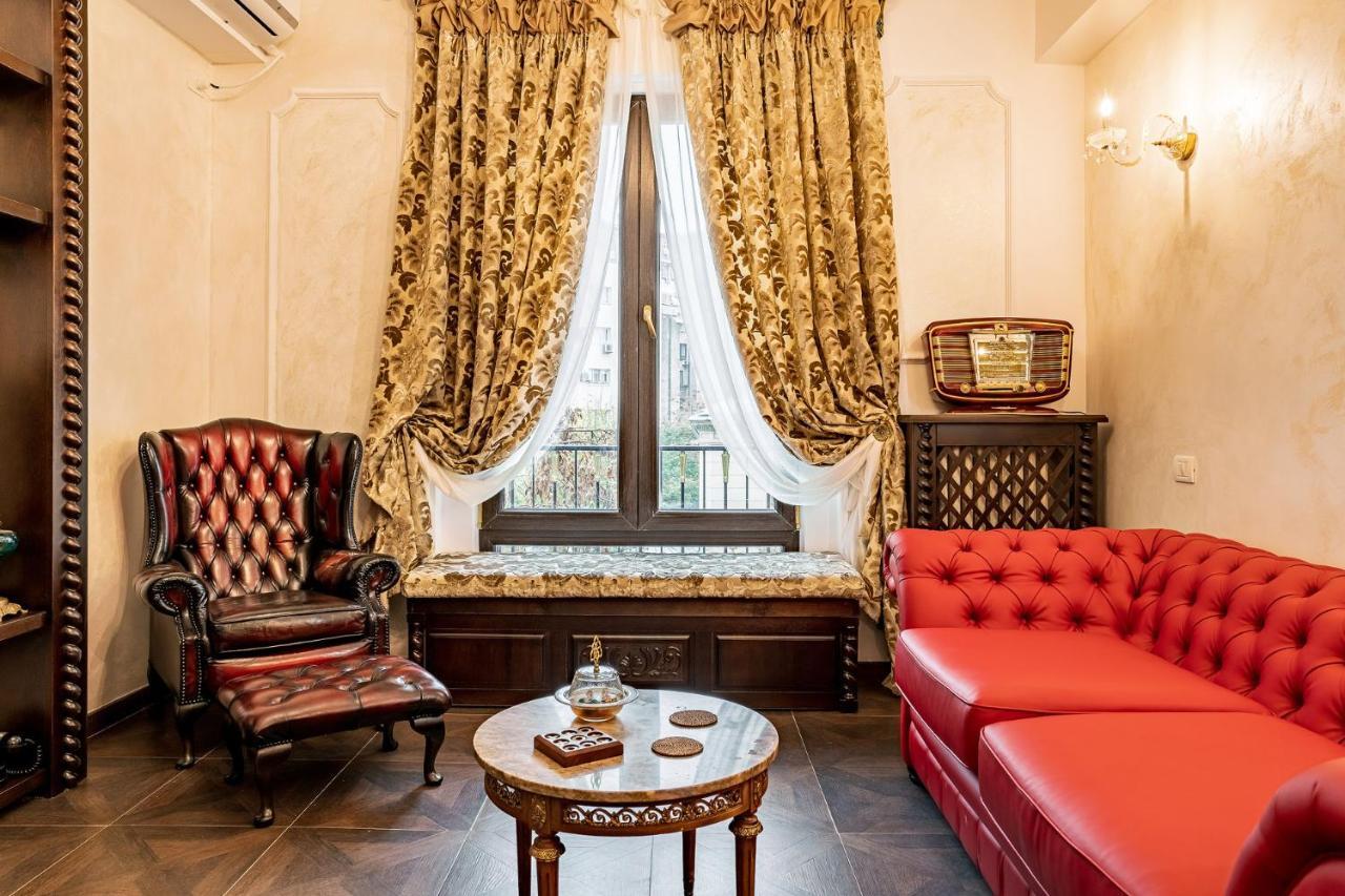 Private Museum Apartment With Antique Decor Boekarest Buitenkant foto