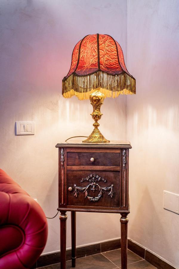 Private Museum Apartment With Antique Decor Boekarest Buitenkant foto